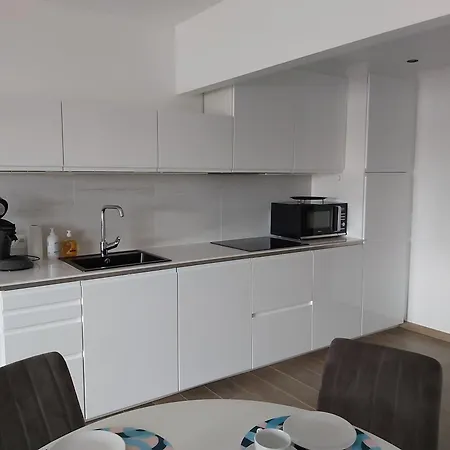 Amuzee - Gelegen Met 2 Slaapkamers, Met Ondergrondse Parkeerplaats *